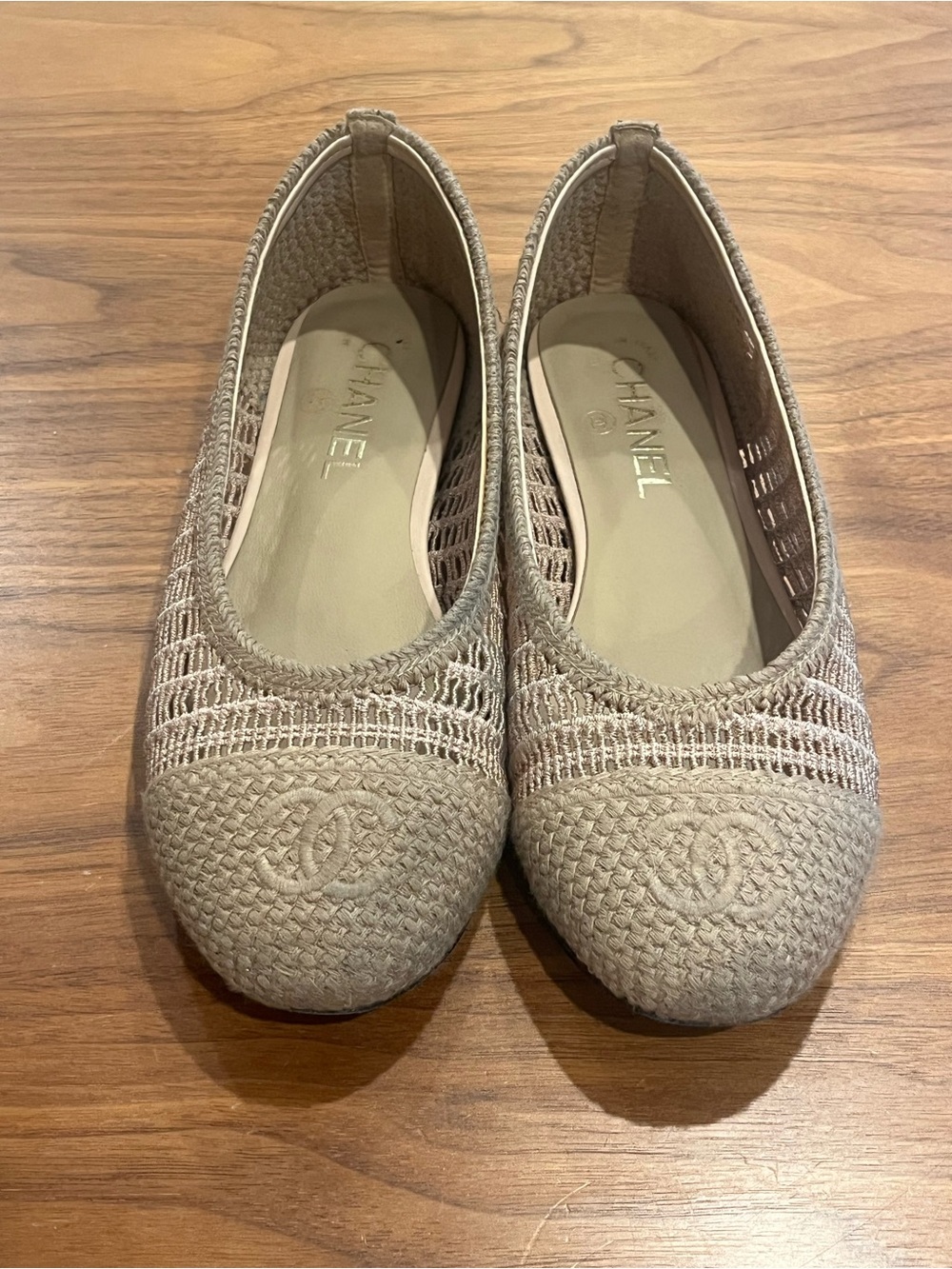 CHANEL Neutral Crochet CC Logo Ballet Flats size 38